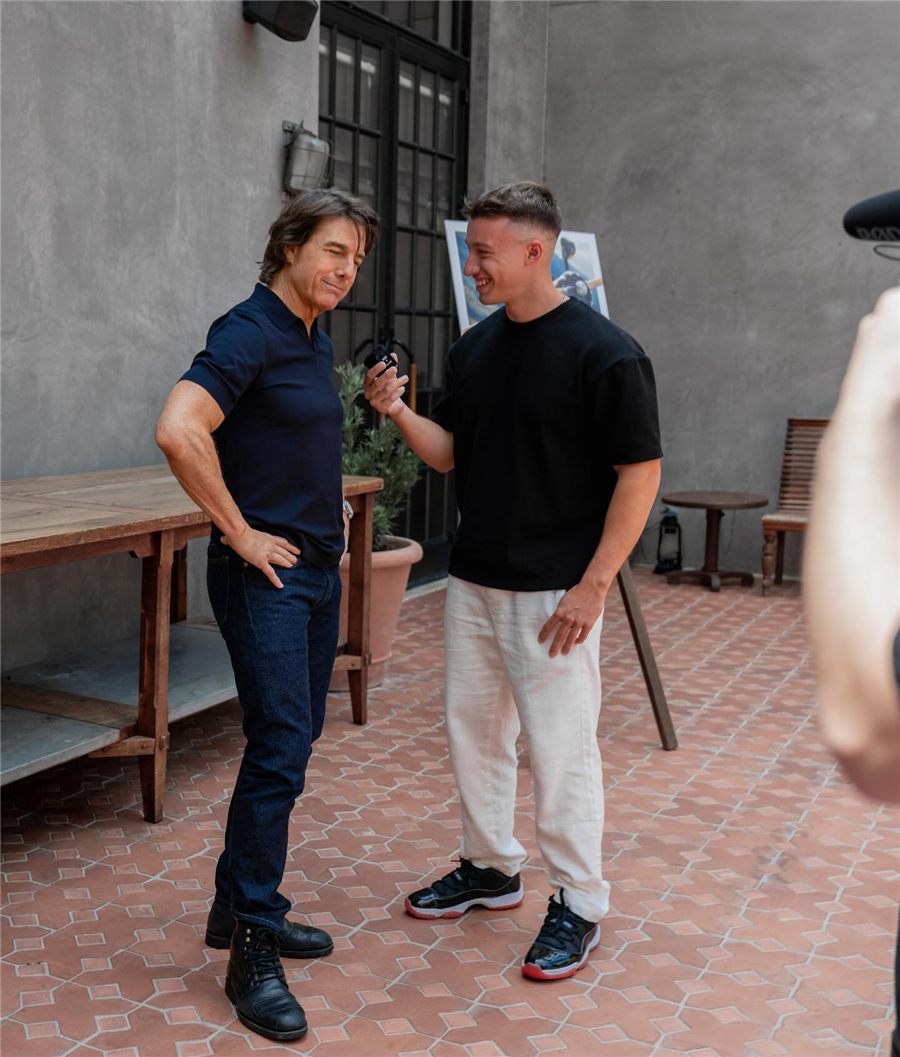 James Dumoulin interviewing Tom Cruise